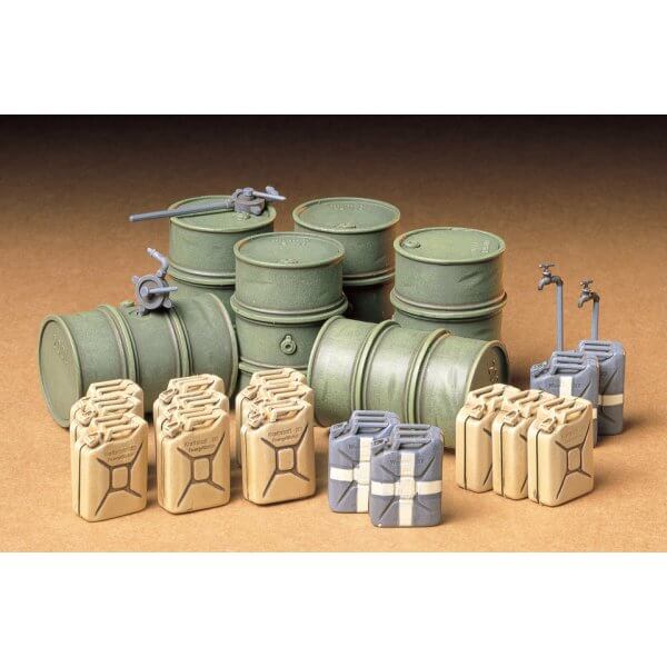 Tamiya 1\35 German Fuel Drum Set. 35186