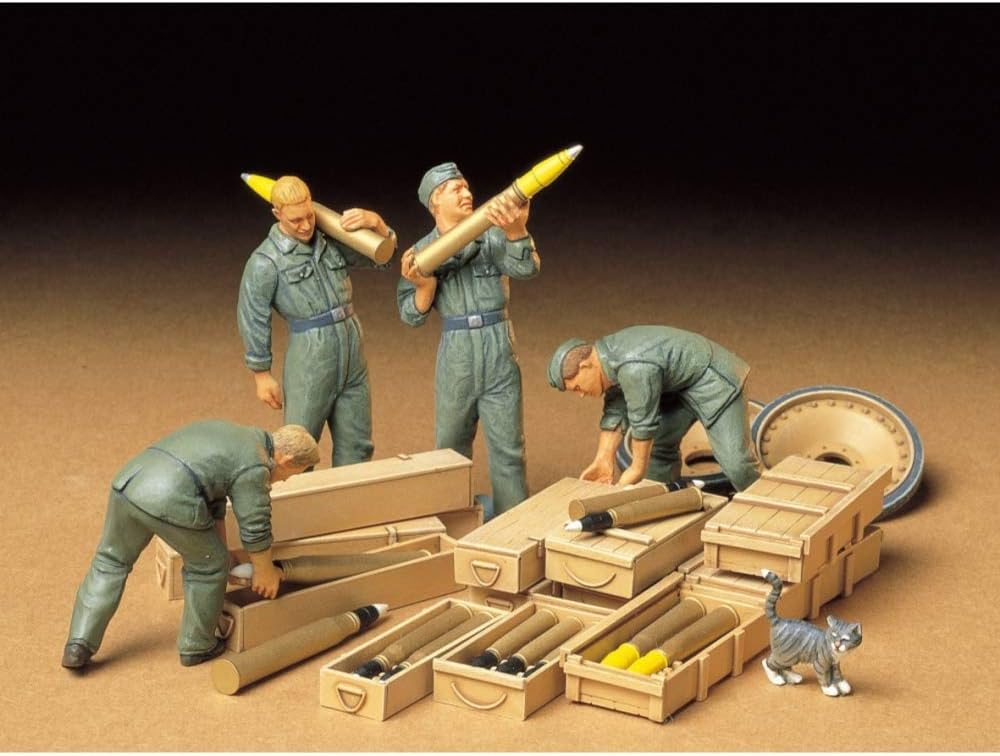 Tamiya 1\35 Scale German Tank Ammo Loading Crew. 35188
